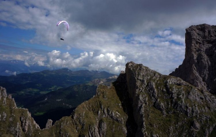 (image for) Ozone LM5 Lightweight Paraglider